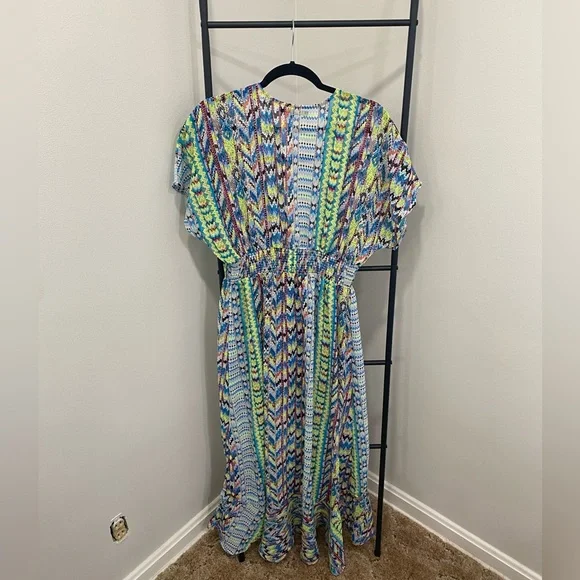 Fancy dress with elastic waistband! Size Medium. America & Beyond - Picture 6 of 6